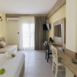 triple-room-polyxrono-hotel-13